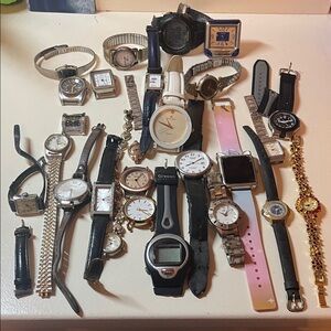 Collection of watches for parts, repair, or crafting
